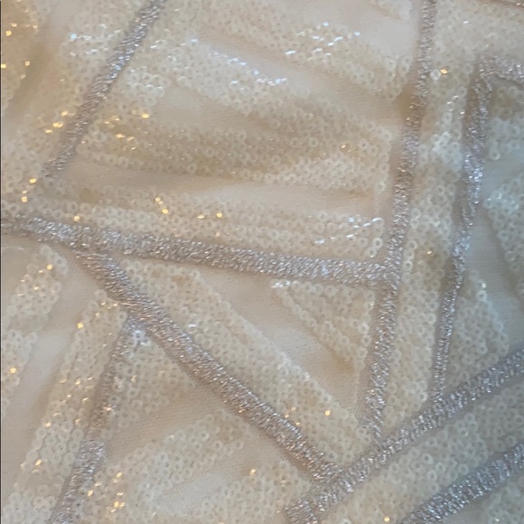 White and silver lined mesh sequin mini skirt - Picture 3 of 9